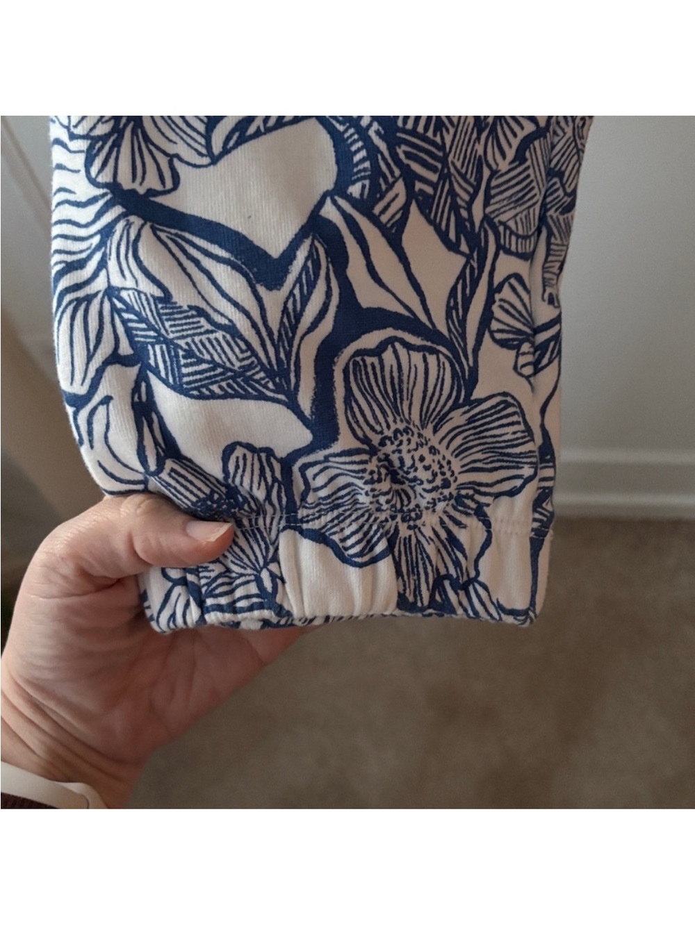 Lilly Pulitzer 29" Silvie Terry Jogger Blue and White Floral
Pants - Picture 7 of 8